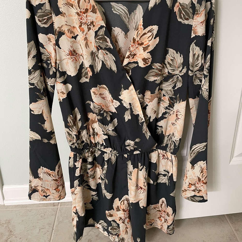 Lulus Navy Blue Floral Print Romper Size XS